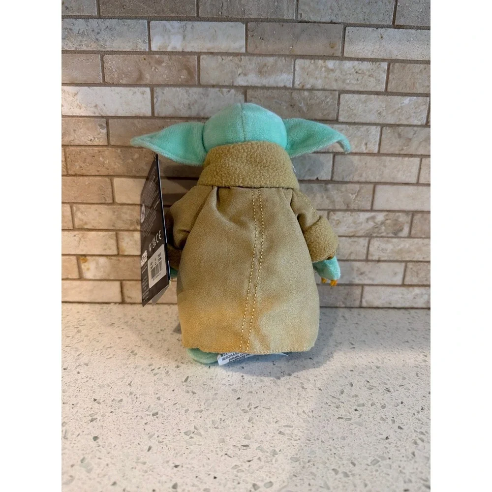 Disney Store Star Wars The Child Plush : The Mandalorian  11'' (Baby Yoda) NWT